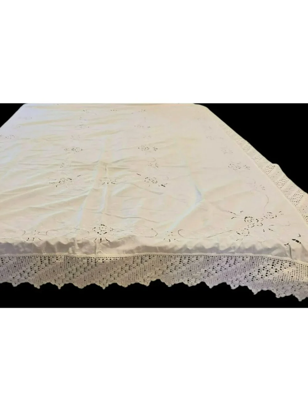 VTG White Linen Tablecloth Embroidered Floral Cutwork Crocheted Lace Trim 96x64